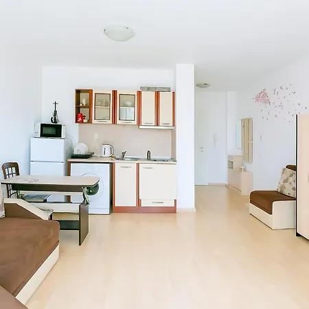 Panoramic Butterfly Apartment